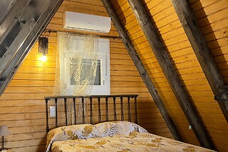 Una noche en la cabaña para 2 adultos y 2 niños en La Cabaña El Sueño en Madridejos (Toledo)