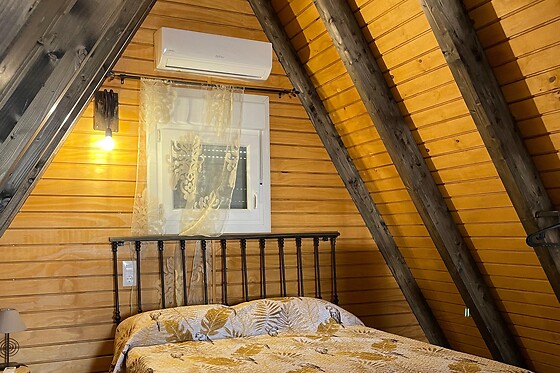 Una noche en la cabaña para 2 adultos y 2 niños en La Cabaña El Sueño en Madridejos (Toledo)
