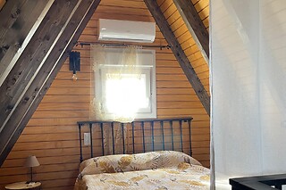 Una noche en la cabaña para 2 adultos y 2 niños en La Cabaña El Sueño en Madridejos (Toledo)