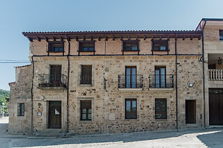 Dos noches con desayunos para 2 en Hotel Pinares de Soria en Molinos de Duero (Soria)