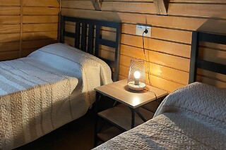 Una noche en la cabaña para 2 adultos y 2 niños en La Cabaña El Sueño en Madridejos (Toledo)