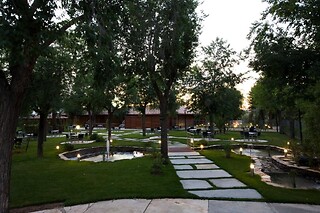Una noche en bungalow suite con cena para 2 en Complejo la Cigüeña en Arganda del Rey (Madrid)