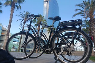Un tour privado con delivery en bicicleta classic para 2 en Delivery Bikes BCN en Calella (Barcelona)