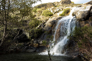 Una ruta exclusiva en 4x4 por el Valle del Ambroz y picnic para 2 en Vive Ambroz en Hervás (Cáceres)