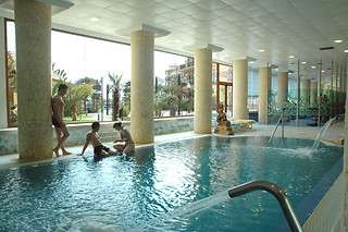 Un acceso a espacio bienestar con masaje para 1 en Hotel IPV Palace & Spa Costa del Sol Sup en Fuengirola (Málaga)