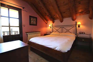 Dos noches en habitación superior con desayunos para 2 en Hotel Rural El Mirador de los Pirineos**** en Santa Cruz de la Serós (Huesca)