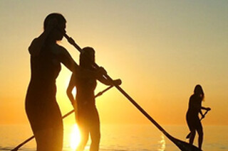 Un crucero compartido en velero con Cava & Snacks para 1 en Tur Tur Experience en Barcelona