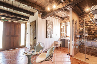 Una noche en suite con desayuno para 2 personas en Lar de Víes**** en A Pontenova (Lugo)