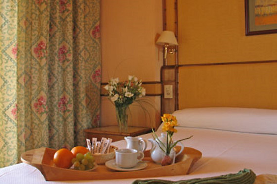 Una noche con desayuno para 2 adultos y 1 niño en Hotel Intelier Orange **** en Benicássim (Castellón)