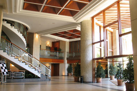 Una noche con desayuno para 2 adultos y 1 niño en Hotel Intelier Orange **** en Benicássim (Castellón)