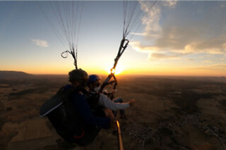 Un vuelo térmico de montaña en parapente para 2 en Airparapente en Alarilla (Guadalajara)