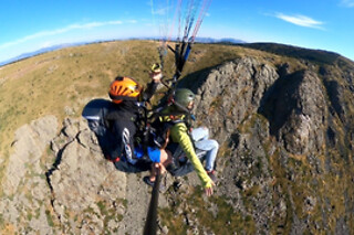 Un vuelo térmico de montaña en parapente para 2 en Airparapente en Alarilla (Guadalajara)