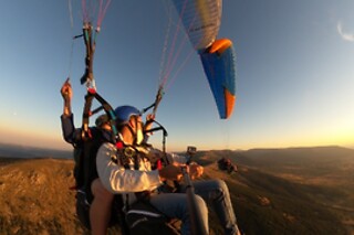Un vuelo térmico de montaña en parapente para 2 en Airparapente en Alarilla (Guadalajara)