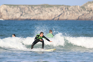 Dos clases privadas de surf o paddle surf en Suances (Cantabria)