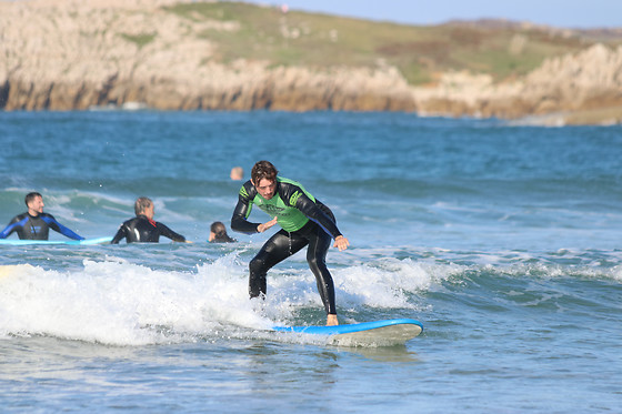 Dos clases privadas de surf o paddle surf en Suances (Cantabria)
