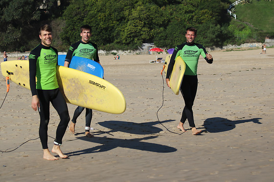 Dos clases privadas de surf o paddle surf en Suances (Cantabria)