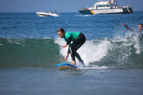 Dos clases privadas de surf o paddle surf en Suances (Cantabria)