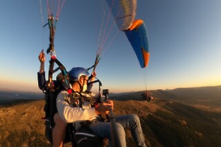 Un vuelo térmico de montaña en parapente para 2 en Airparapente en Alarilla (Guadalajara)