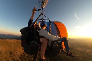 Un vuelo térmico de montaña en parapente para 2 en Airparapente en Alarilla (Guadalajara)