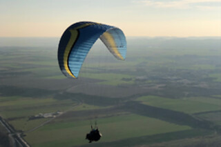Un vuelo térmico de montaña en parapente para 2 en Airparapente en Alarilla (Guadalajara)