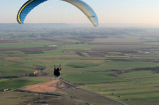 Un vuelo térmico de montaña en parapente para 2 en Airparapente en Alarilla (Guadalajara)