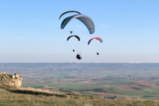 Un vuelo térmico de montaña en parapente para 2 en Airparapente en Alarilla (Guadalajara)