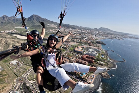 Un vuelo en parapente para 3 en Brisa Paragdiling en Costa Adeje (Santa Cruz de Tenerife)
