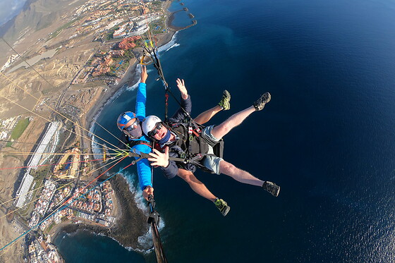 Un vuelo en parapente para 3 en Brisa Paragdiling en Costa Adeje (Santa Cruz de Tenerife)