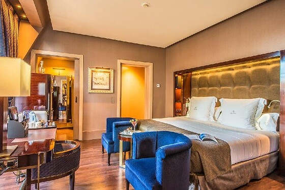 Una noche con desayuno para 2 en Hotel Casa Fuster G.L Monumento***** en Barcelona