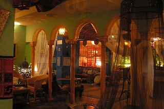 Una cena con show oriental para 2 en Restaurante Árabe Luz de Luna en Alicante