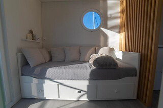 Una noche en una casa flotante para 3 en La Maison de la Mer en Sotogrande (Cádiz)