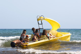 Alquiler kayak individual sin monitor y alquiler hidropedal en Vilanova i la Geltrú (Barcelona)