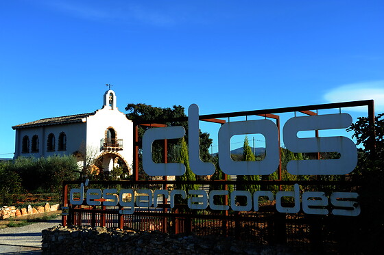 Una visita a la bodega con cata y una comida para 2 en Bodegas y viñedos Barón D'Alba en Les Useres (Castellón)