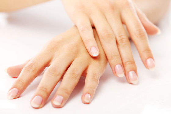 Una manicura para 1 en System Perruquers en Canet de Mar (Barcelona)