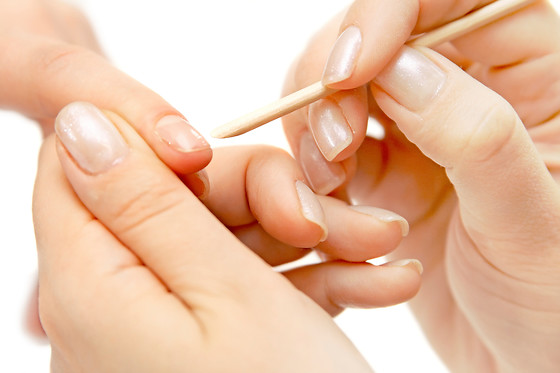 Una manicura para 1 en System Perruquers en Canet de Mar (Barcelona)