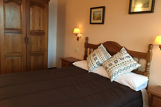 Dos noches con desayunos para 2 en Apartamentos El Cardeo en La Revilla (Cantabria)