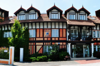 Dos noches con cenas para 2 en Hotel Torres de Somo**** en Cantabria