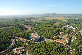 Una noche con desayuno para 2 y mascota en Aparthotel Golf Beach en Pals (Girona)