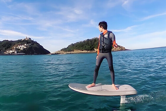 Una experiencia de vuelo eFoil para 1 en Surf-Magic en Altea (Alicante)