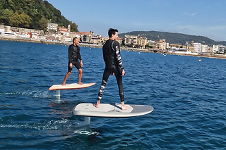 Una experiencia de vuelo eFoil para 1 en Surf-Magic en Altea (Alicante)