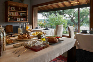 Una noche en suite con desayuno para 2 en Finca El Cortiñal en Valencia de Alcántara ( Cáceres)
