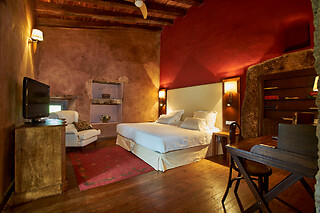 Una noche en suite con desayuno para 2 en Finca El Cortiñal en Valencia de Alcántara ( Cáceres)
