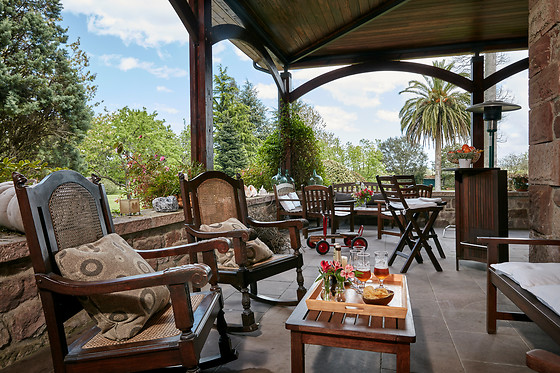 Una noche con desayuno para 2 en Hotel El Jardín de Carrejo*** en Cabezón de la Sal (Cantabria)