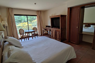 Dos noches con desayunos para 2 en La Figuerola Hotel & Restaurant**** en Vandellòs (Tarragona)