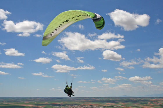 Vuelo en parapente biplaza en Alarilla (Guadalajara)