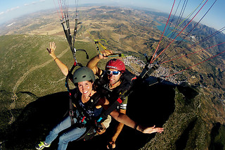 Un vuelo en Parapente biplaza Simultáneo Básico para 2 en Parapente Algodonales en Algodones (Cádiz)