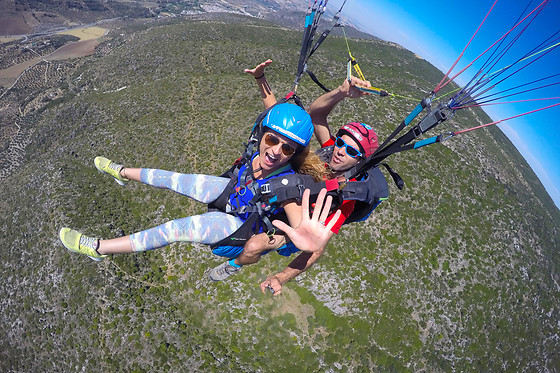 Un vuelo en Parapente biplaza Simultáneo Básico para 2 en Parapente Algodonales en Algodones (Cádiz)