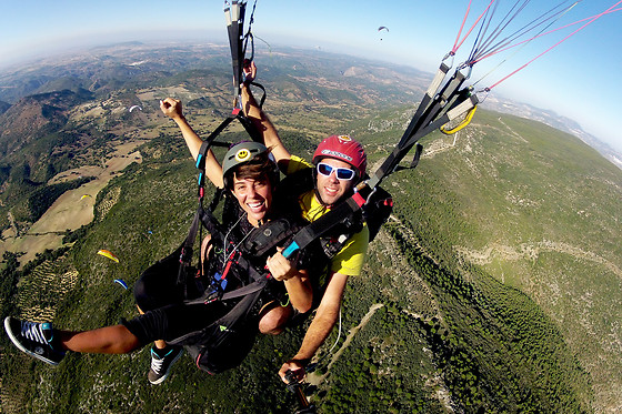 Un vuelo en Parapente biplaza Simultáneo Básico para 2 en Parapente Algodonales en Algodones (Cádiz)
