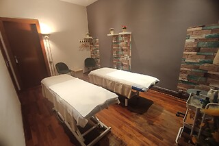 Un masaje a cuatro manos para 1 en KG Clínica y Salud Eixample en Barcelona