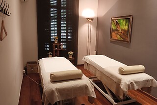 Un masaje a cuatro manos para 1 en KG Clínica y Salud Eixample en Barcelona